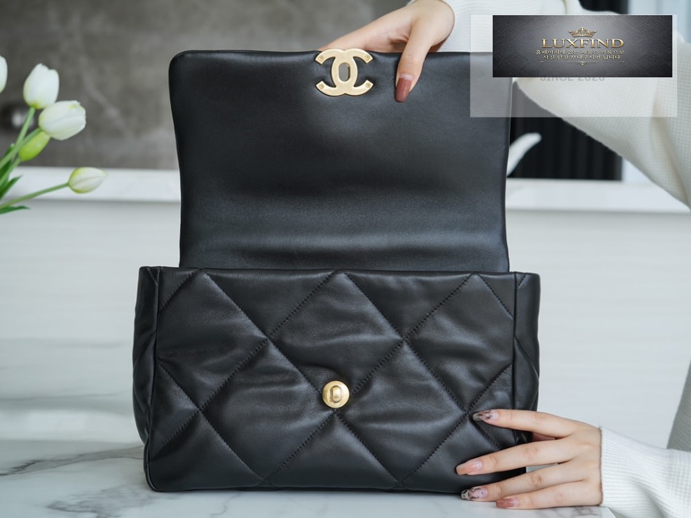 Chanel 19 Large