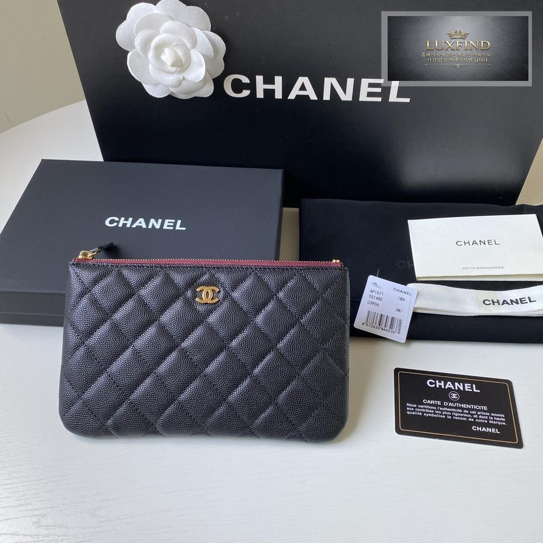Chanel AP1071