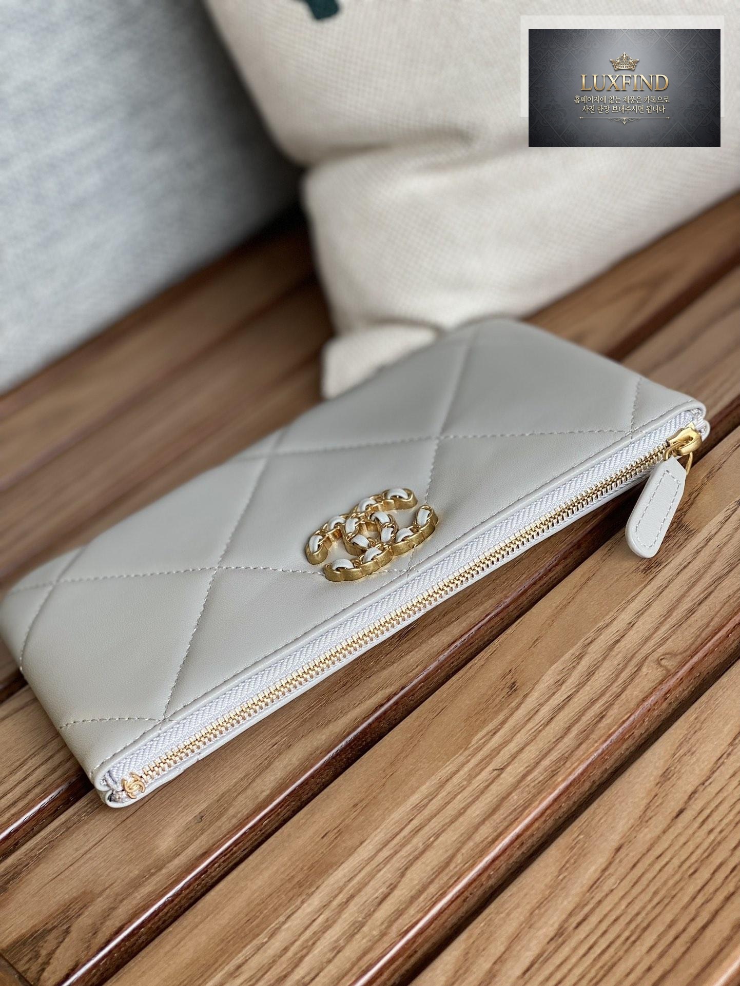 Chanel AP1059