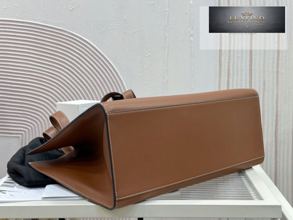 Celine Cabas 16 Soft In Smooth Calfskin