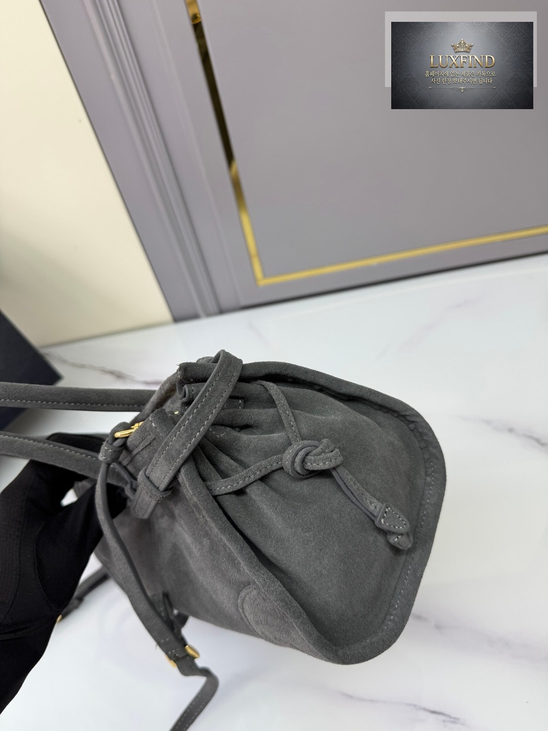 프라다 스웨이드 보니백