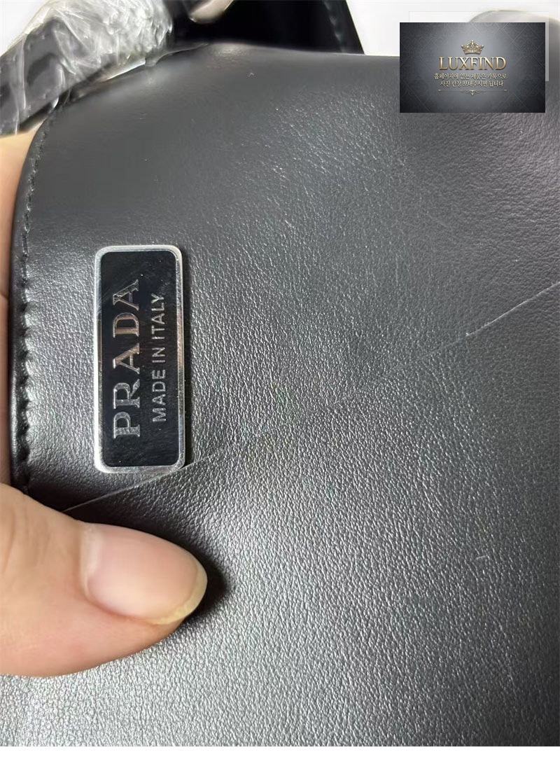 프라다 클레오 브러시드 레더 숄더백