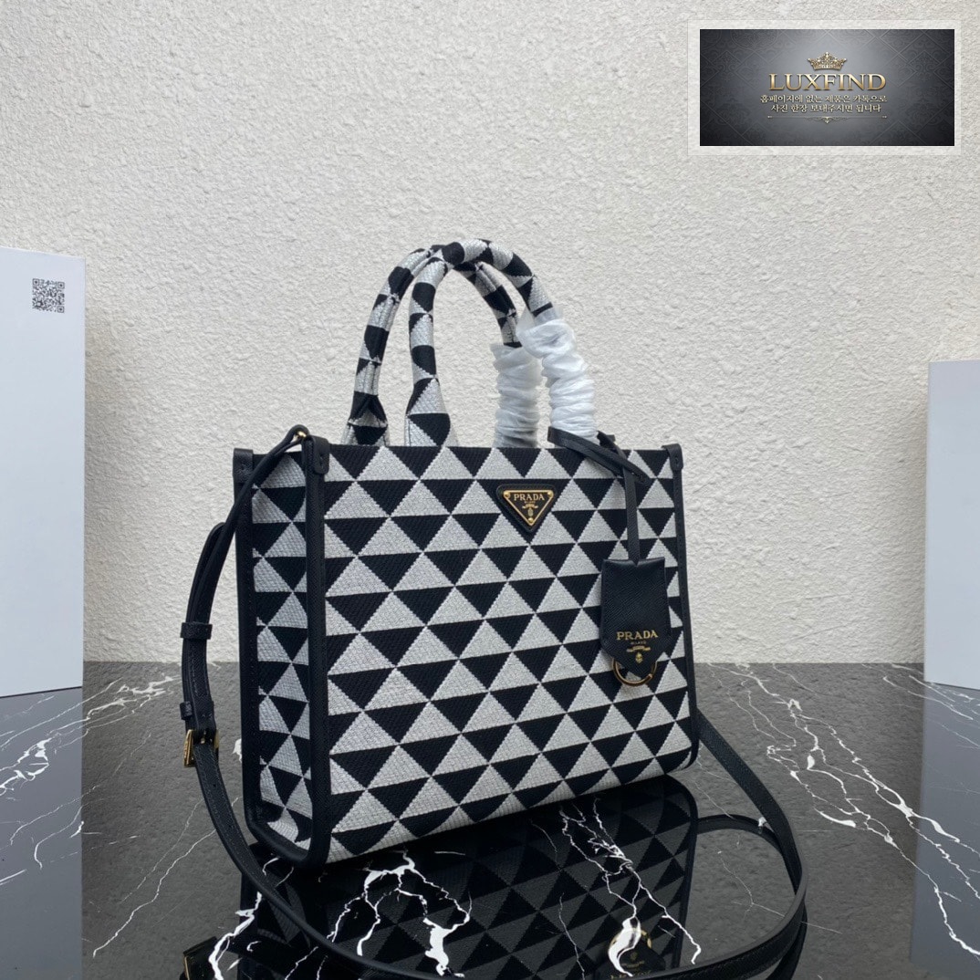 프라다 스몰 심볼 자수 패브릭 핸드백 28*22*9CM