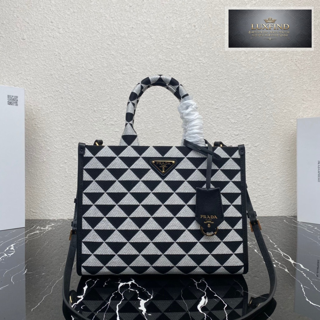 프라다 스몰 심볼 자수 패브릭 핸드백 28*22*9CM