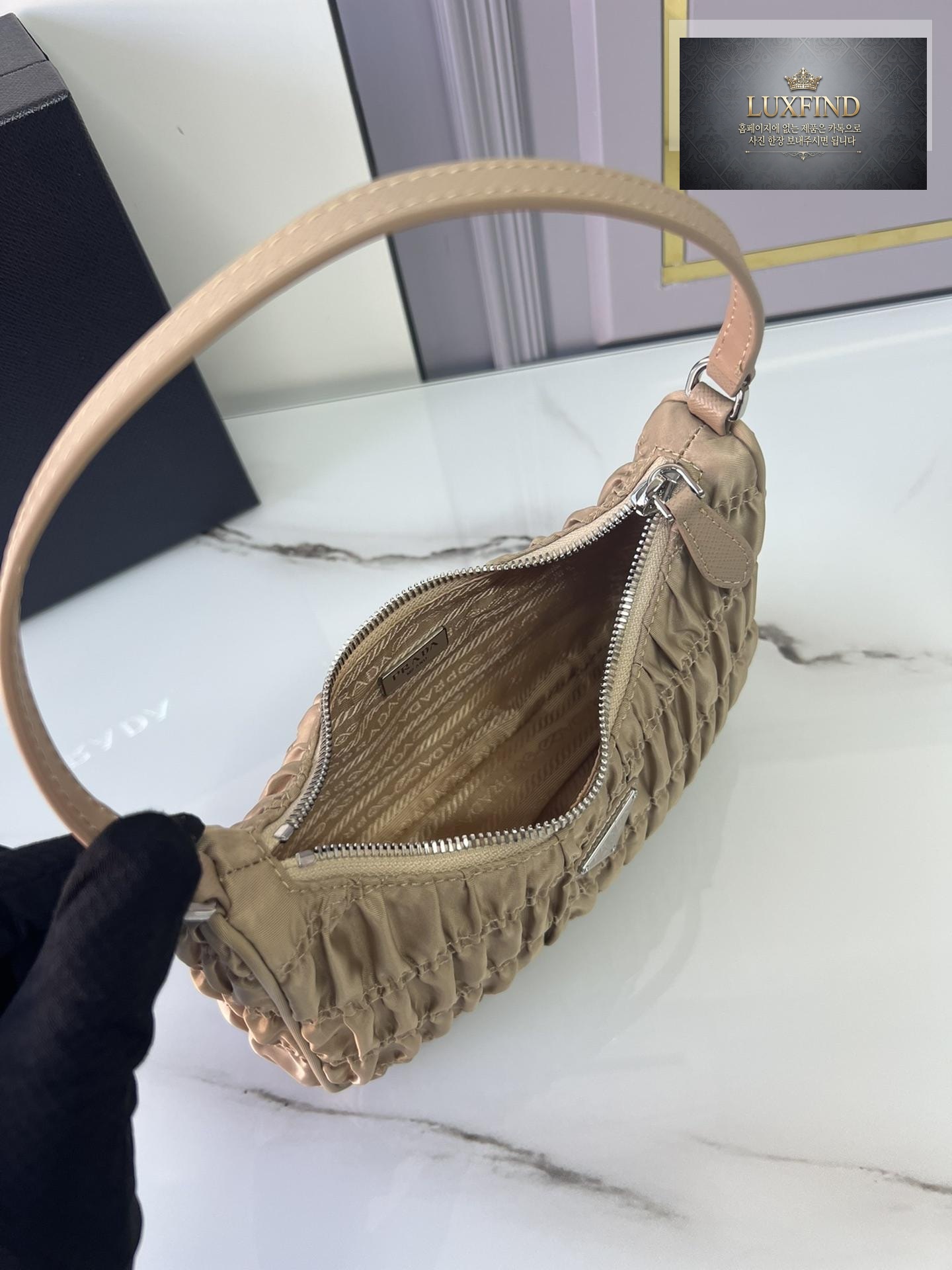 Prada Re-Edition 2000 Hobo